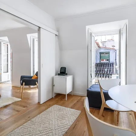 Minimalist Downtown With Balcony Апартаменты