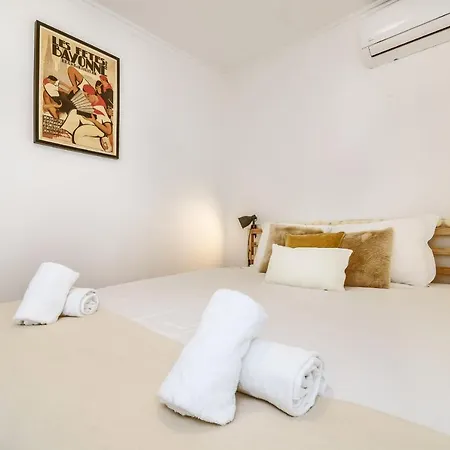 Minimalist Downtown With Balcony Apartment Lissabon