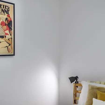 Minimalist Downtown With Balcony Апартаменты Лиссабон