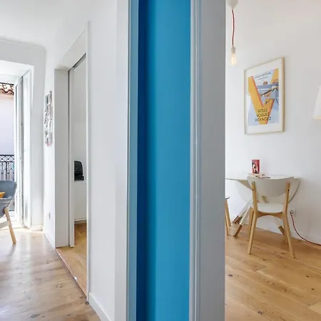 Minimalist Downtown With Balcony *