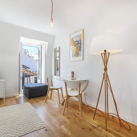 Minimalist Downtown With Balcony